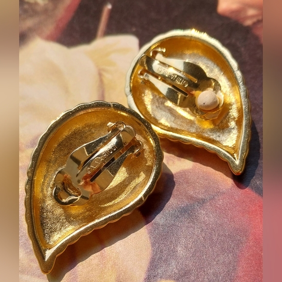 Nina Ricci Clips Earrings - Picture 6 of 15